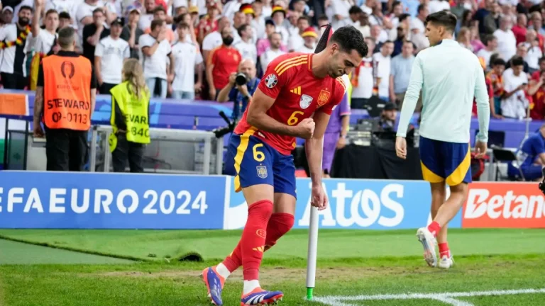 mikel-merino-celebra-su-gol-a-alemania-igual-que-su-padre-hace-33-anos